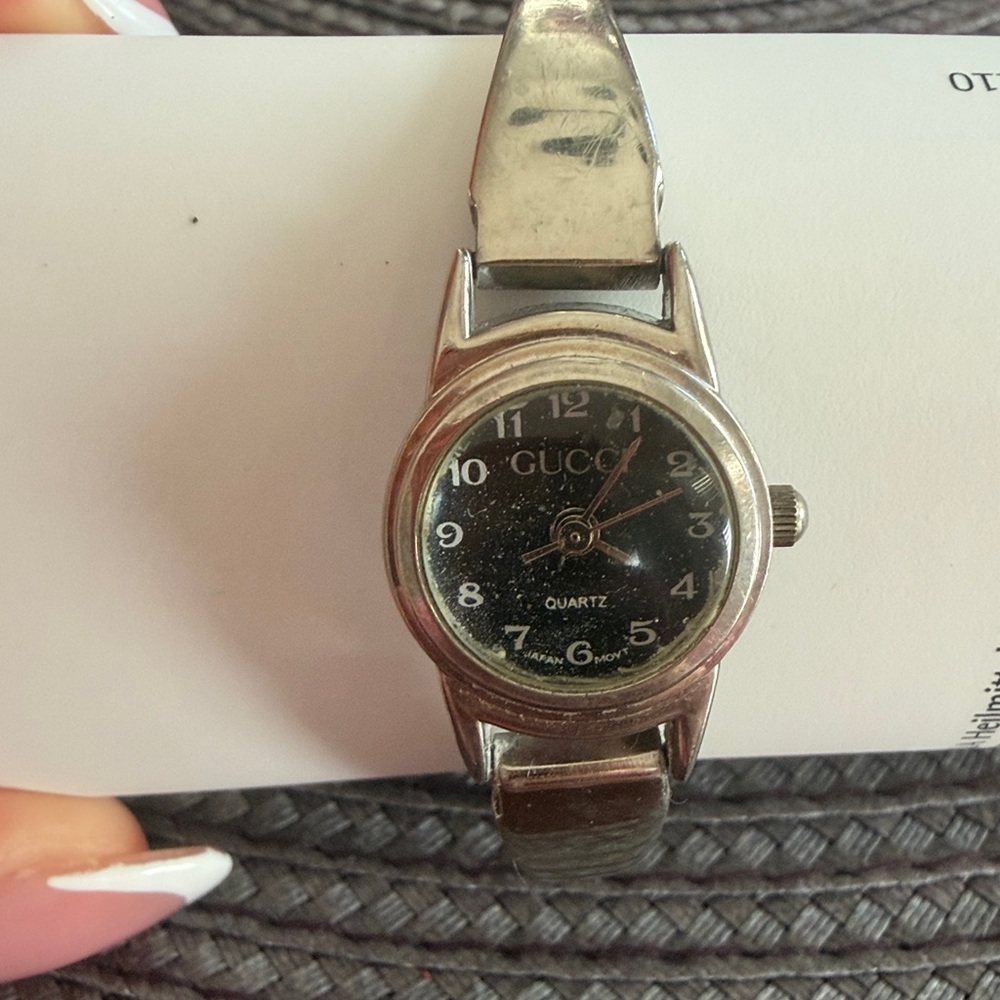 Vintage Gucci Silver and Black Women's Quartz Watch